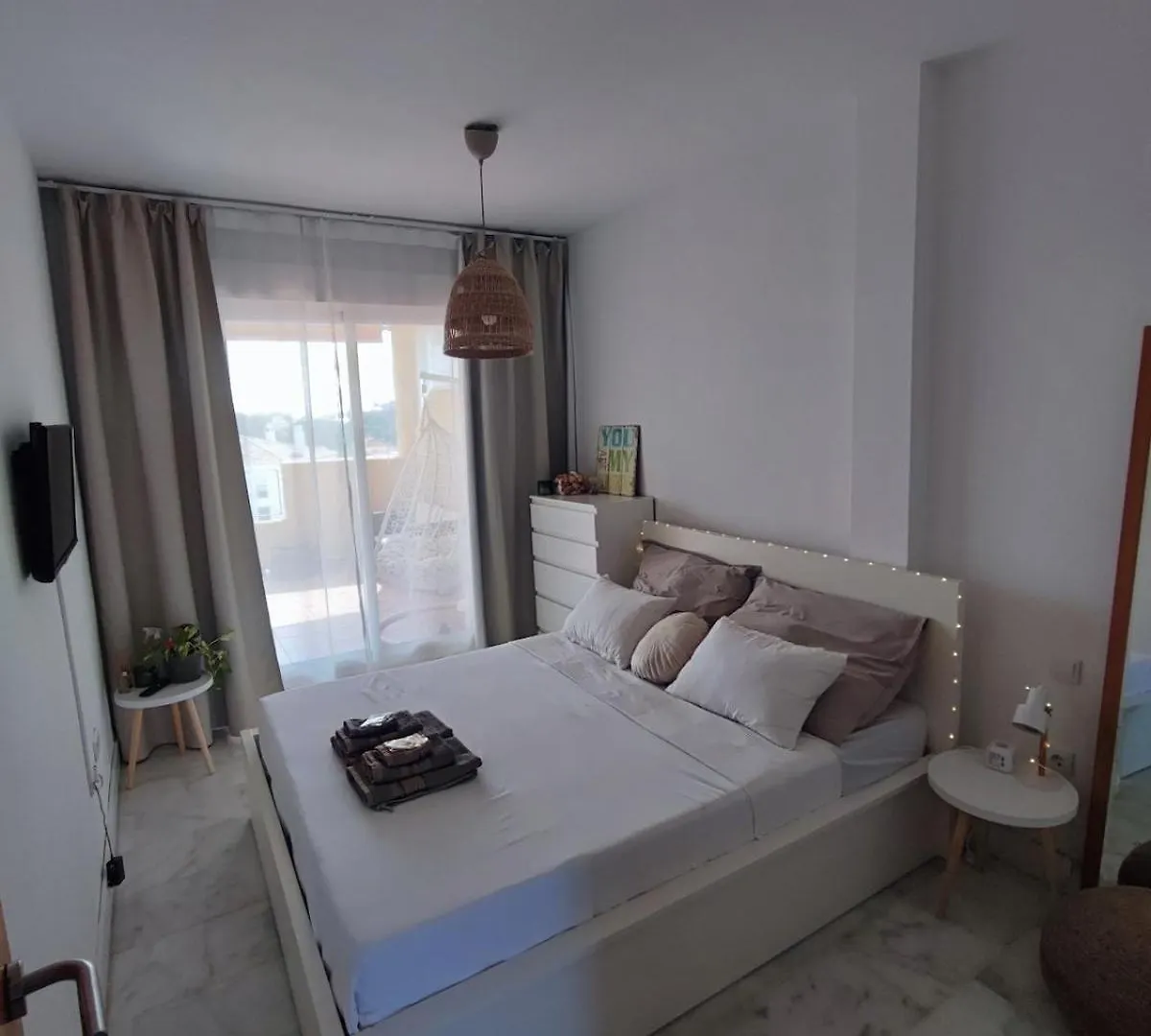 Pet Friendly Beautiful Flat With View, 3 Pools Apartment Fuengirola